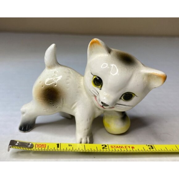 Vintage Ceramic Kitten Playing With Yellow Ball Figurine Cute Cat Collectible 3 - Picture 6 of 6